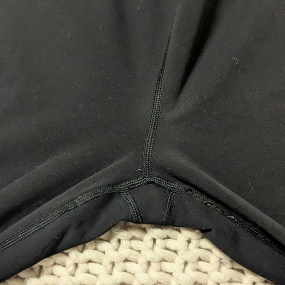 Vuori Studio Pocket Black Leggings - Picture 3 of 4